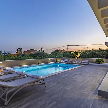 Luna & Pia In For 10 People With Heated Pool *