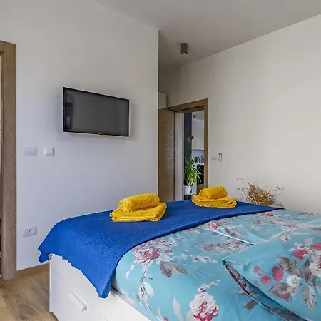 Luna & Pia In For 10 People With Heated Pool