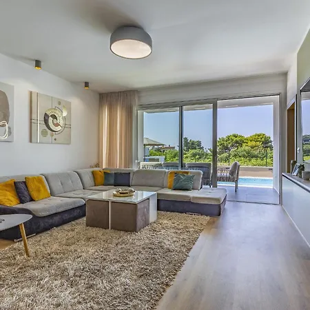 Luna & Pia In For 10 People With Heated Pool Villa