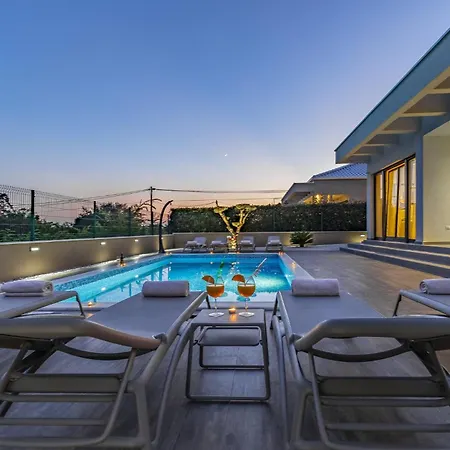 Luna & Pia In For 10 People With Heated Pool Villa *