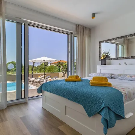 Villa Luna & Pia In For 10 People With Heated Pool *