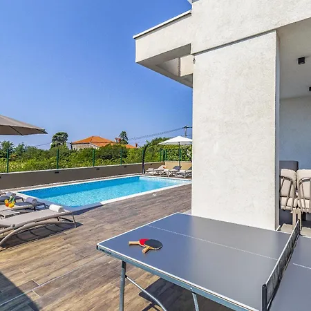 Villa Luna & Pia In For 10 People With Heated Pool Pula