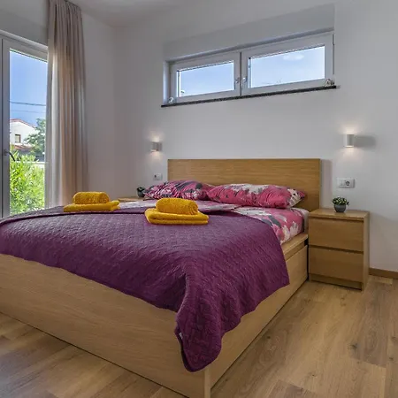 Luna & Pia In For 10 People With Heated Pool Villa *
