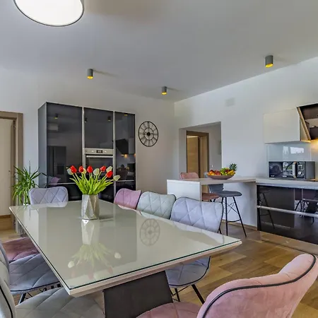 Villa Luna & Pia In For 10 People With Heated Pool Pula