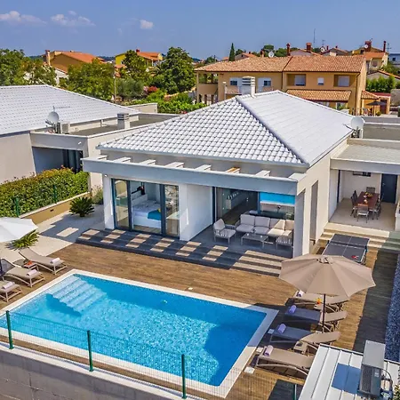 Luna & Pia In For 10 People With Heated Pool Villa