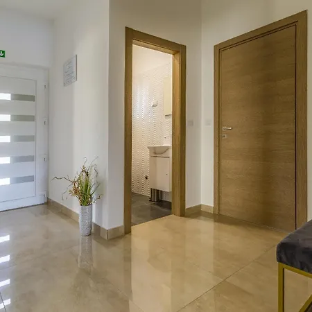 Villa Luna & Pia In For 10 People With Heated Pool